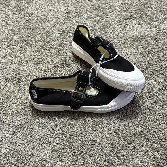 Vans Women’s 5 classic Mary Jane style grounded chunky lug rubber sole Black NWT - Picture 5 of 7